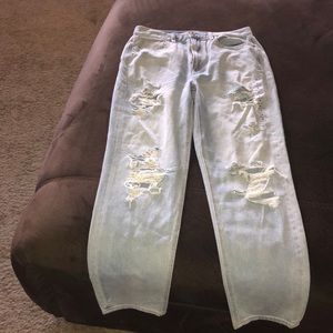 High waisted Light wash mom jean with holes